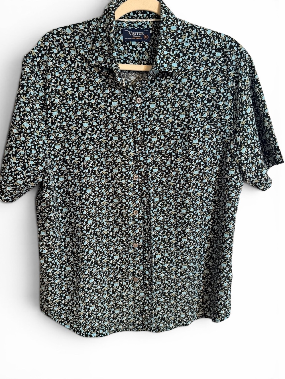 Short-Sleeve Button-Down Shirt in Black with Light Blue Floral